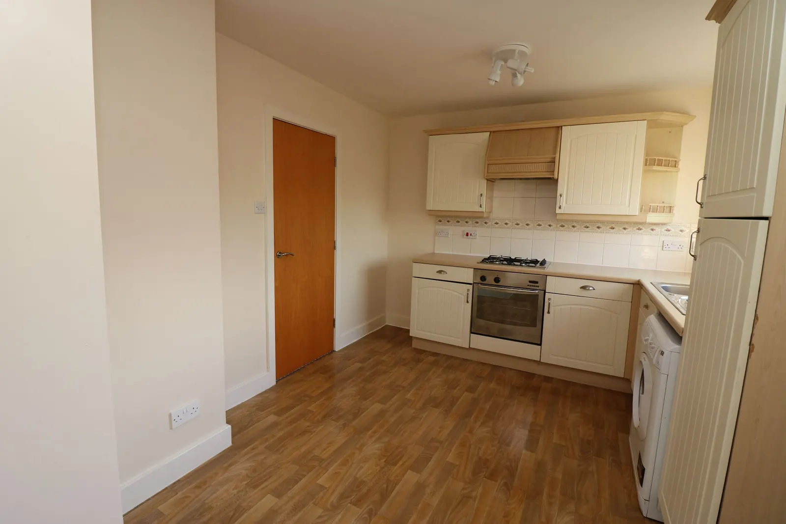 2-bed flat / apartment to let on Langsett Court — photo 7