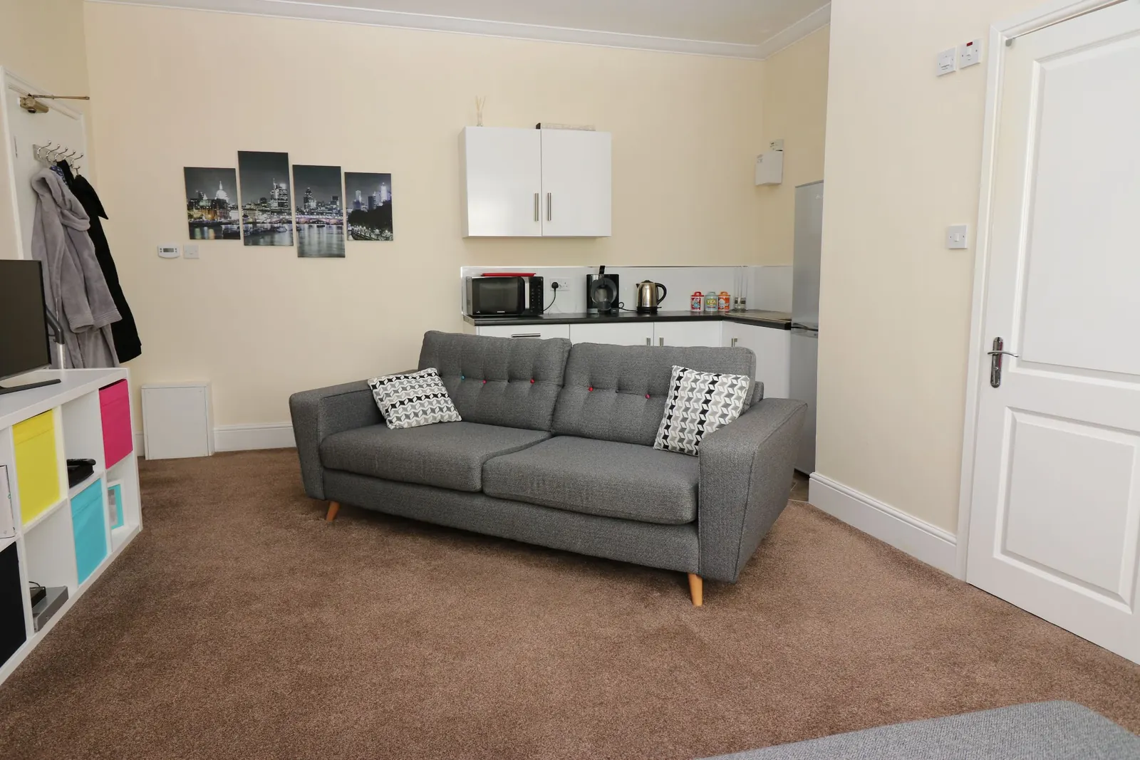 1-bed flat / apartment to let on Windsor Road Flatlet 4 — photo 2