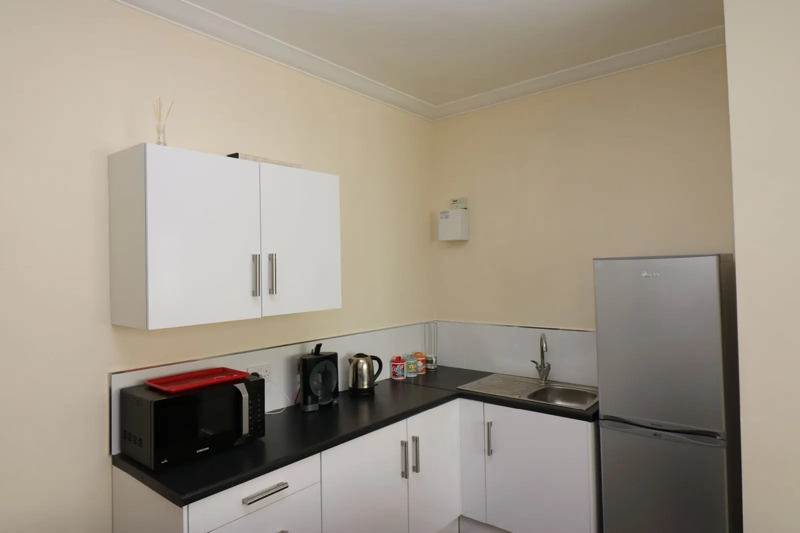 1-bed flat / apartment to let on Windsor Road Flatlet 4 — photo 3