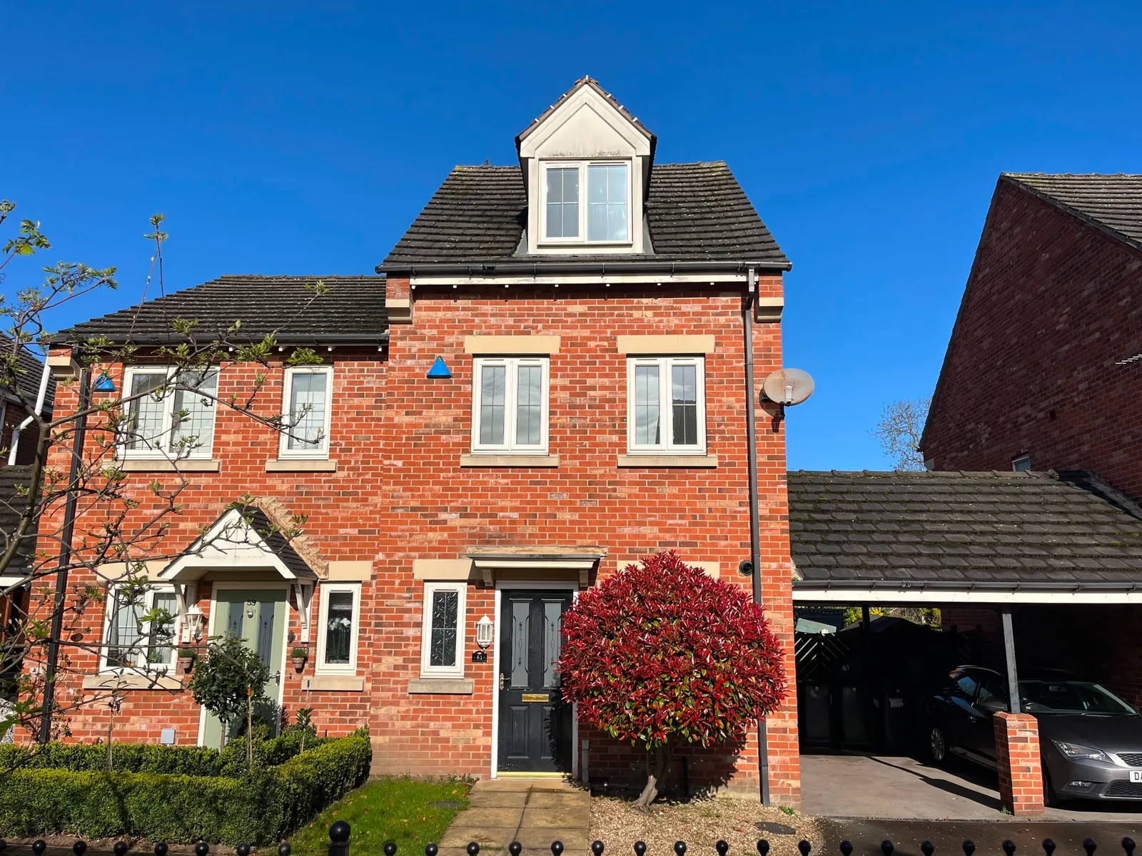 3-bed terraced house to let on Honeysuckle Close, Bessacarr, Doncaster — photo 1