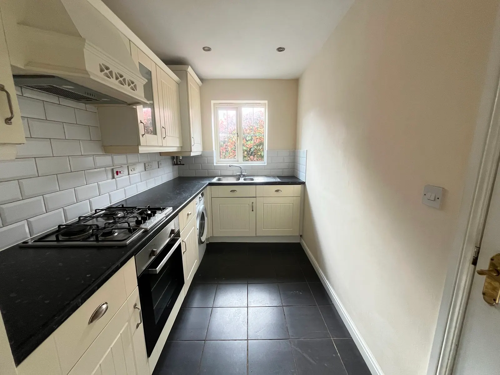 3-bed terraced house to let on Honeysuckle Close, Bessacarr, Doncaster — photo 5