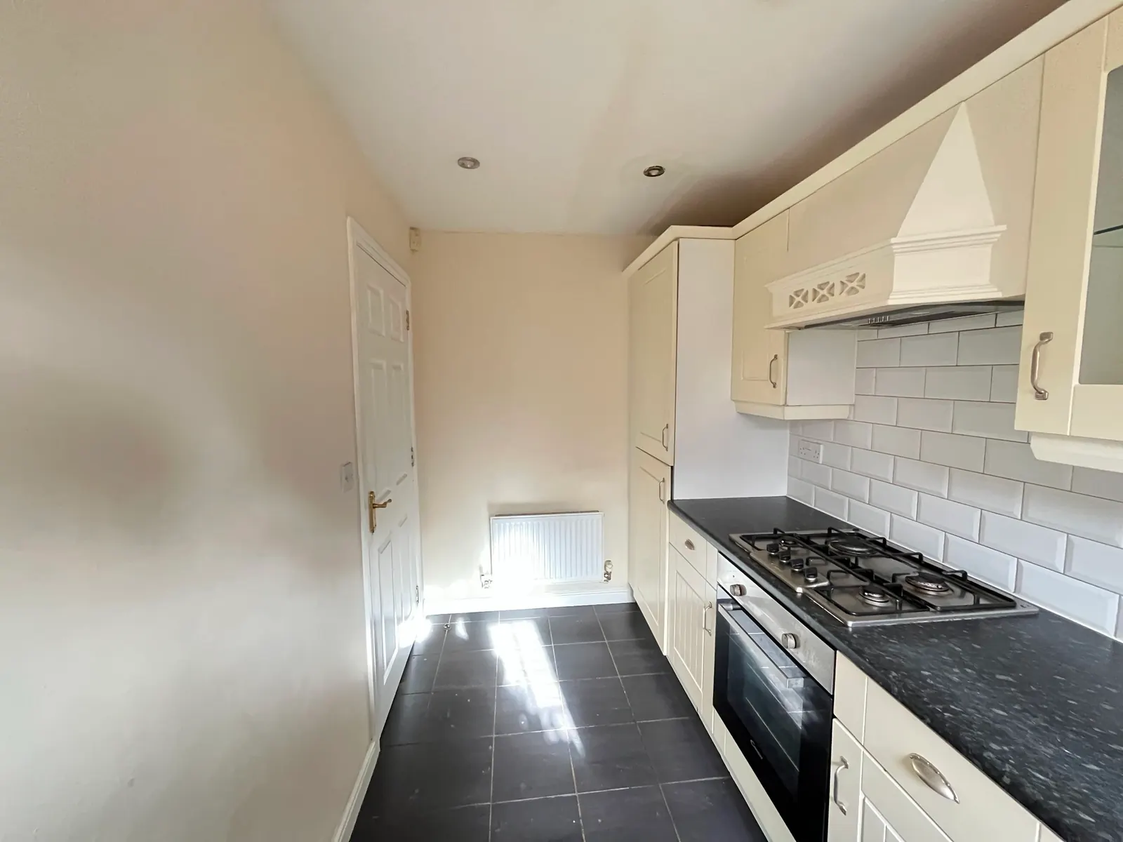 3-bed terraced house to let on Honeysuckle Close, Bessacarr, Doncaster — photo 6