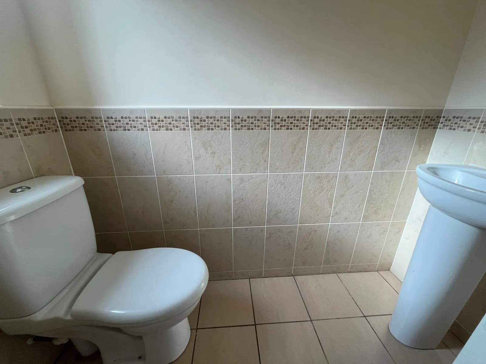 3-bed terraced house to let on Honeysuckle Close, Bessacarr, Doncaster — photo 7
