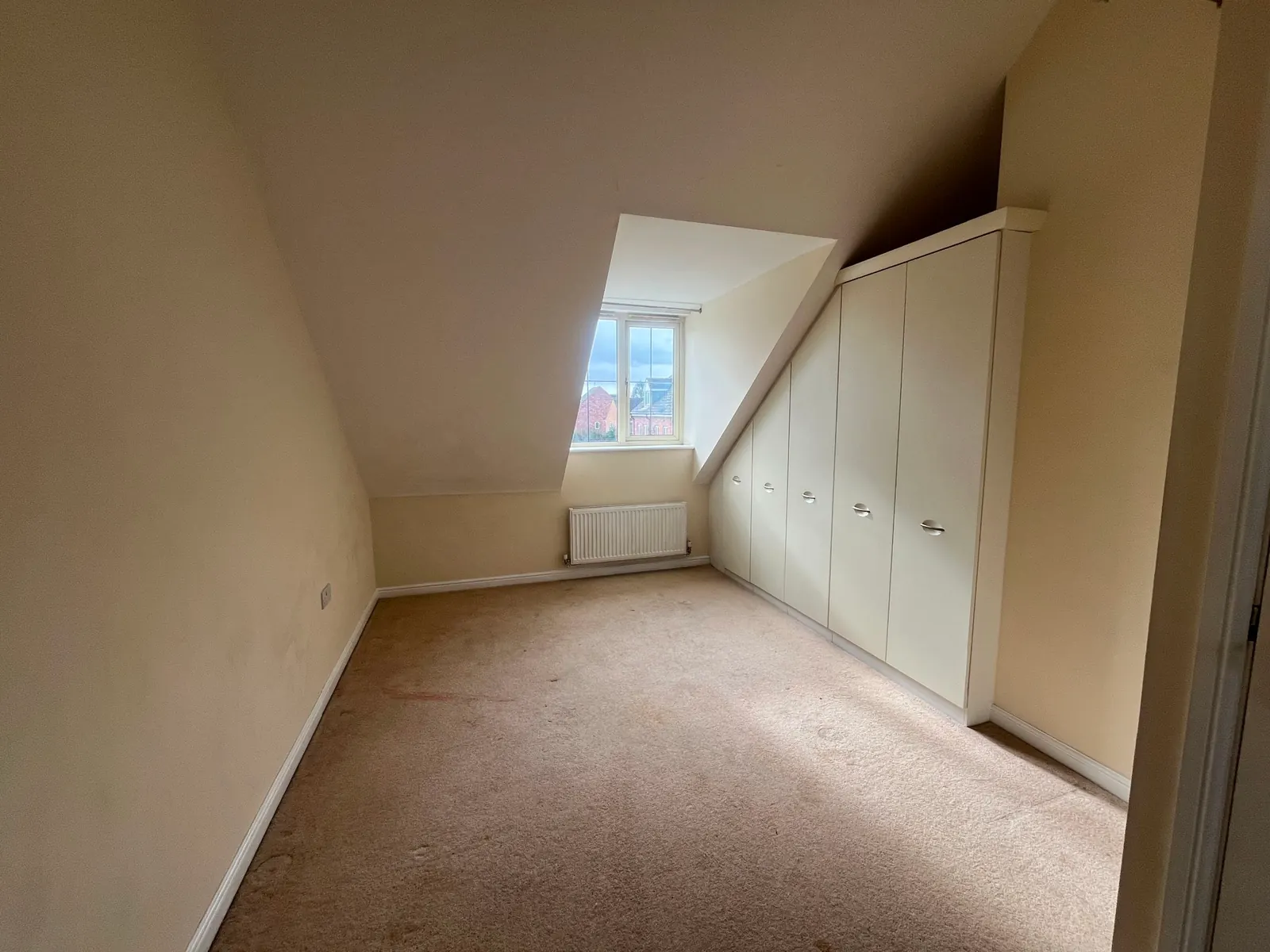 3-bed terraced house to let on Honeysuckle Close, Bessacarr, Doncaster — photo 8
