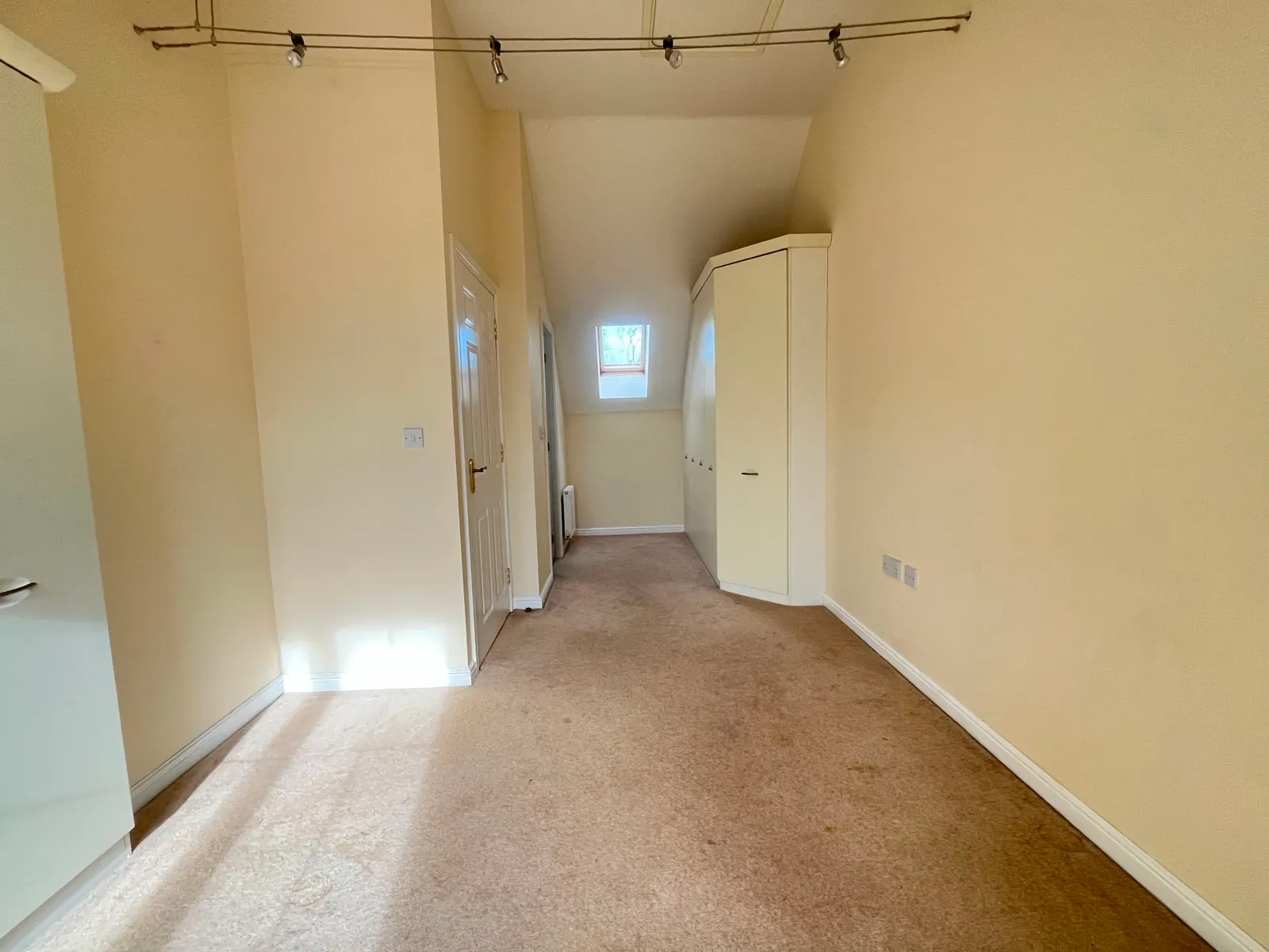 3-bed terraced house to let on Honeysuckle Close, Bessacarr, Doncaster — photo 9