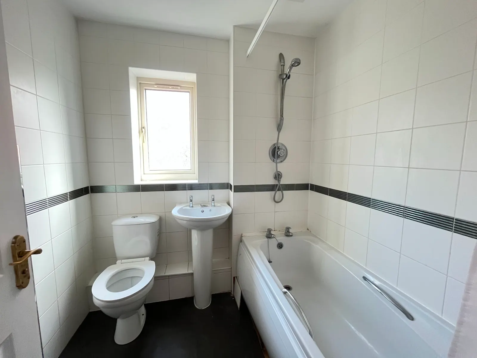 3-bed terraced house to let on Honeysuckle Close, Bessacarr, Doncaster — photo 15