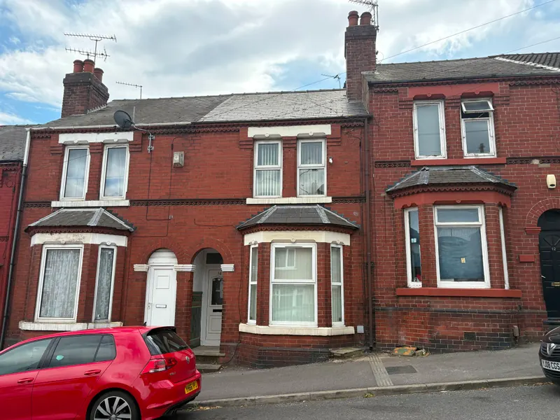 3-bed terraced house to let on Burton Avenue — photo 1