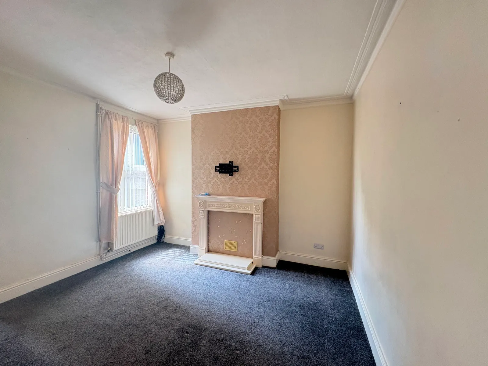 3-bed terraced house to let on Burton Avenue — photo 4