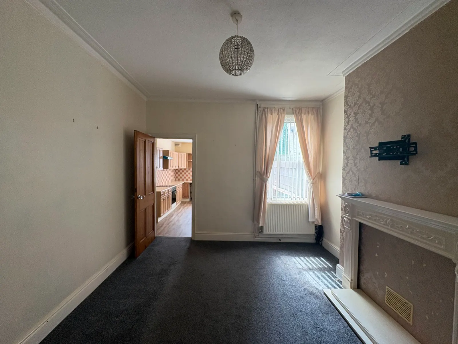 3-bed terraced house to let on Burton Avenue — photo 5