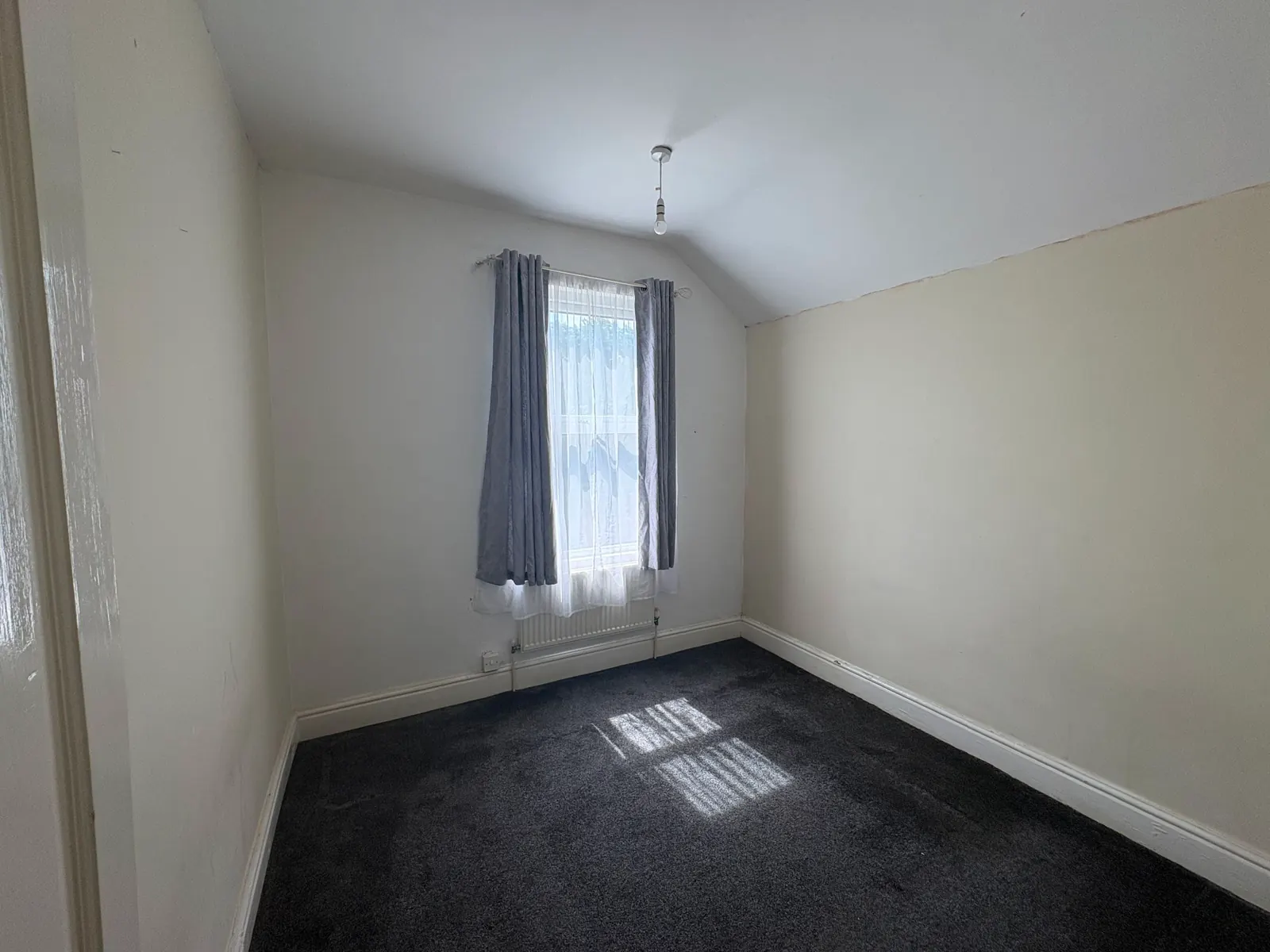3-bed terraced house to let on Burton Avenue — photo 13