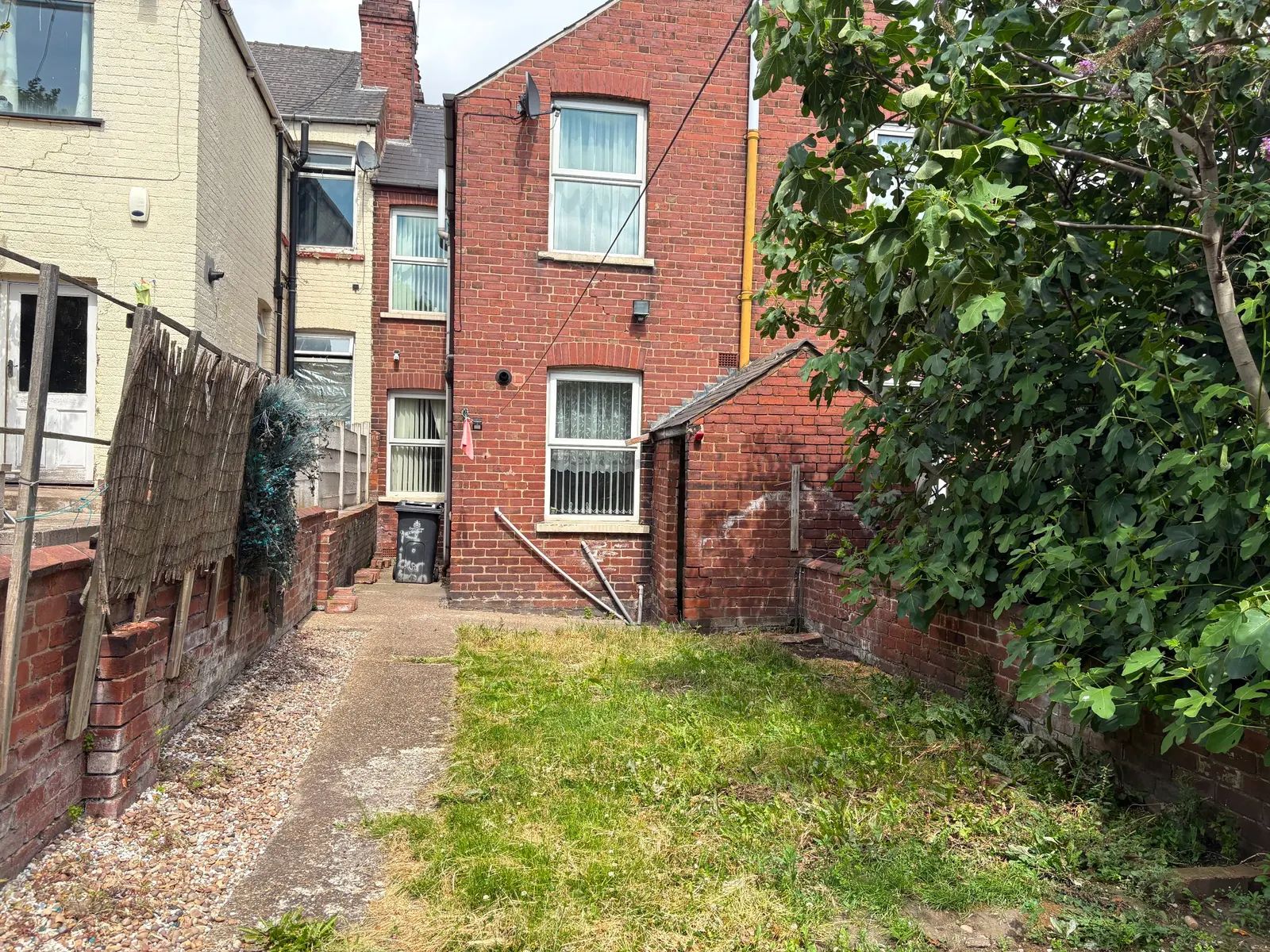 3-bed terraced house to let on Burton Avenue — photo 18