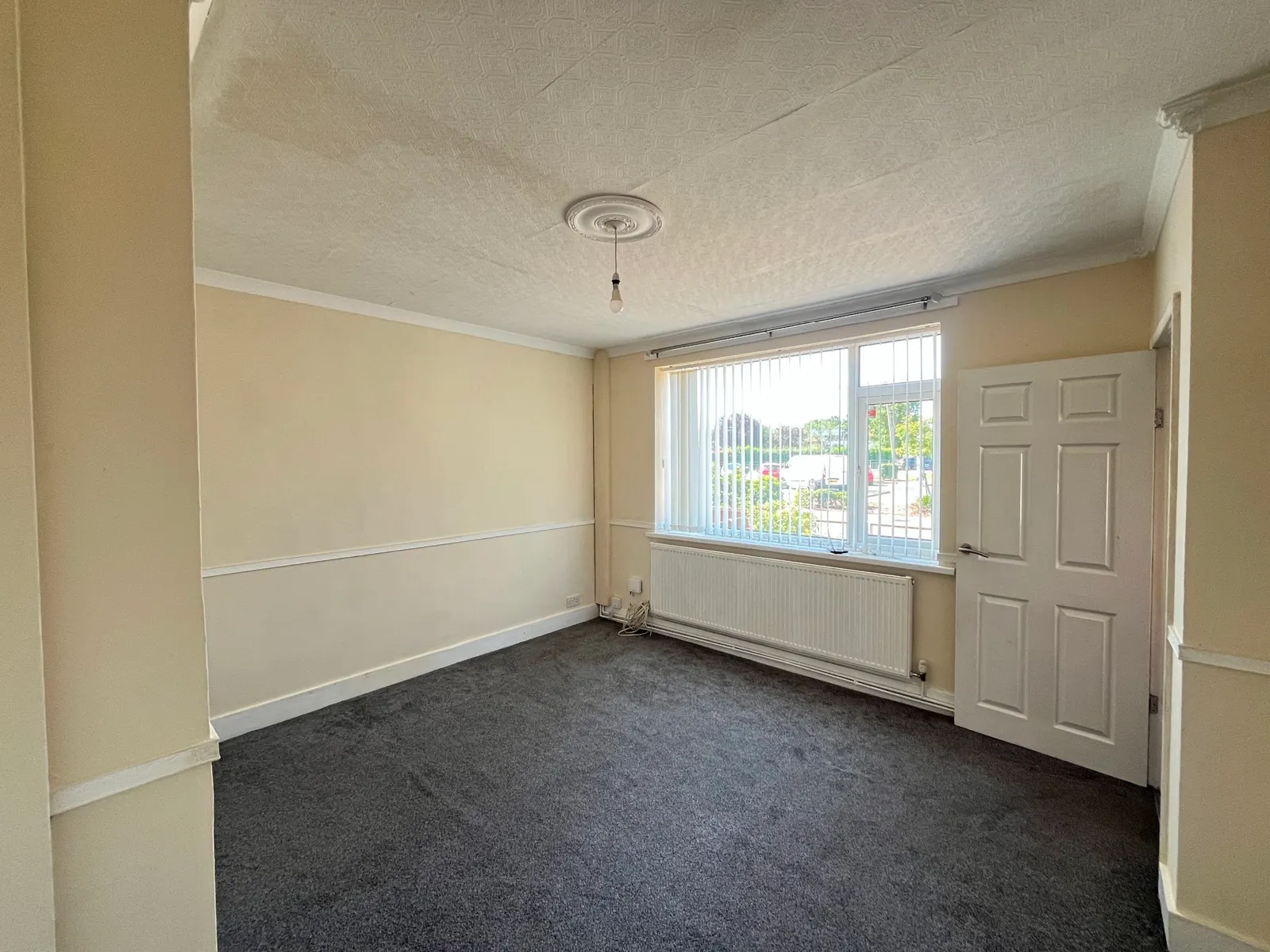 2-bed semi-detached house to let on Willow Crescent, Auckley — photo 2