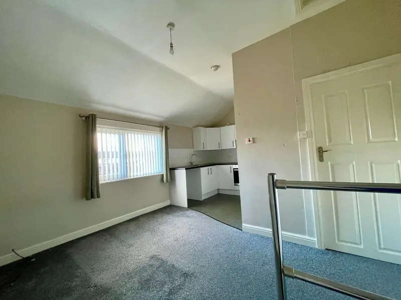 1-bed property to let on Queen Marys Road — photo 1