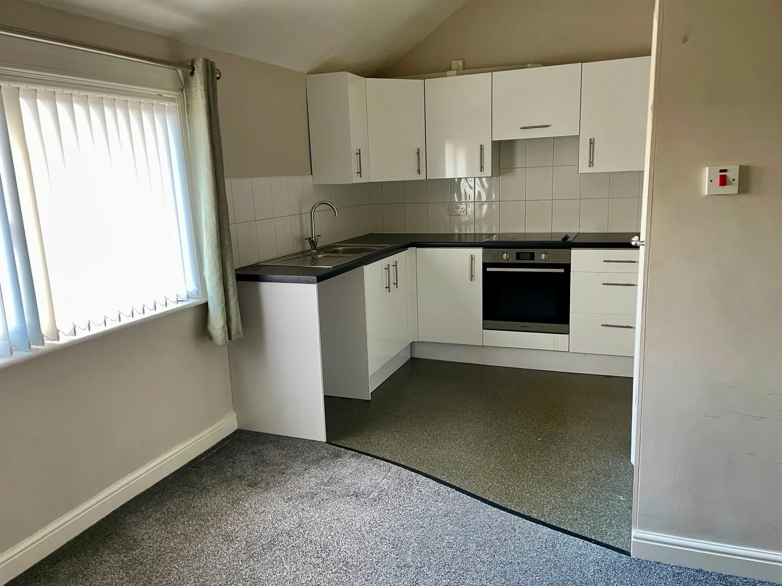 1-bed property to let on Queen Marys Road — photo 2