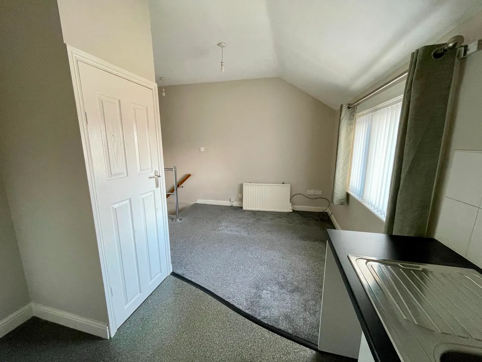 1-bed property to let on Queen Marys Road — photo 3
