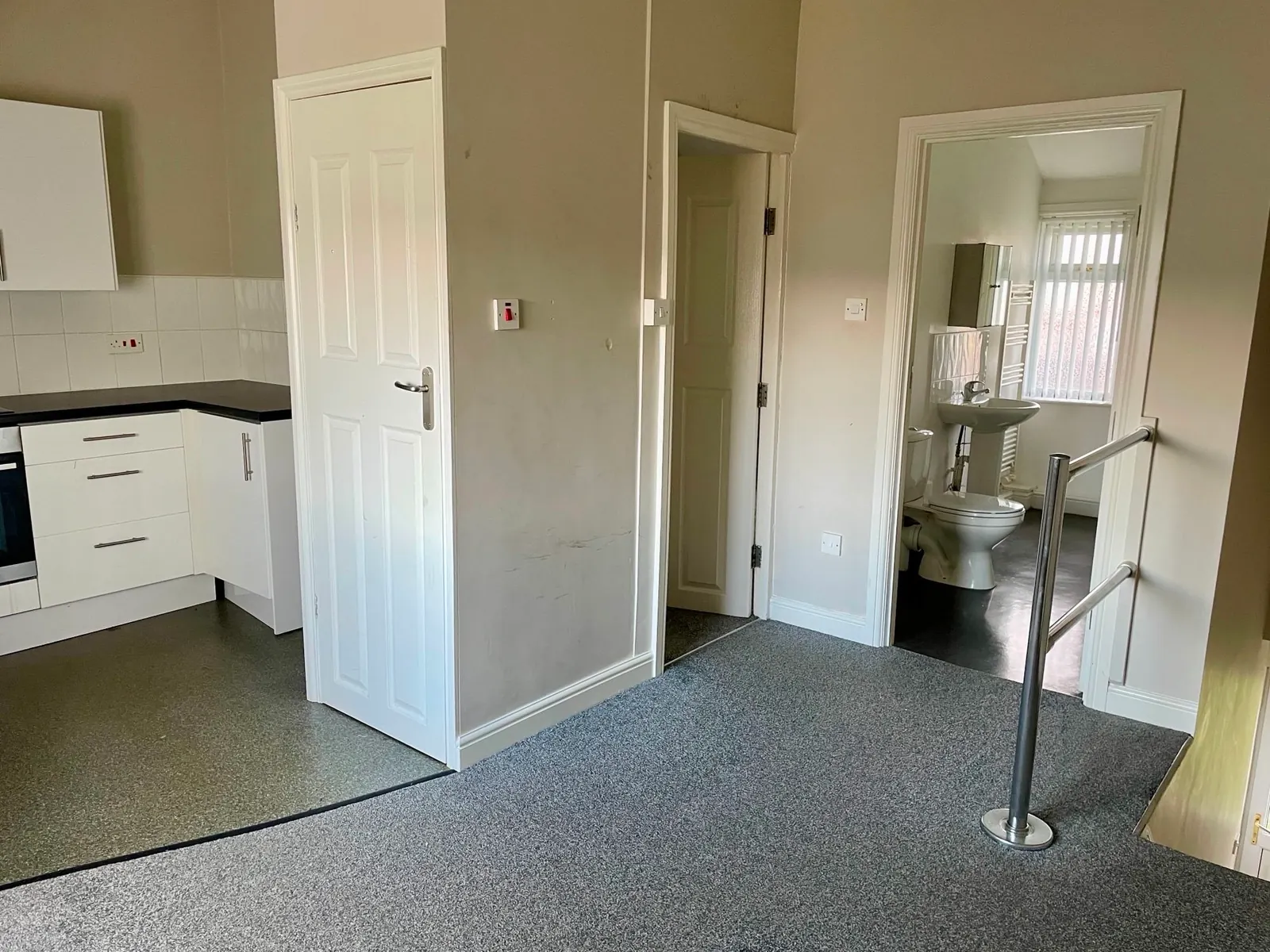 1-bed property to let on Queen Marys Road — photo 5