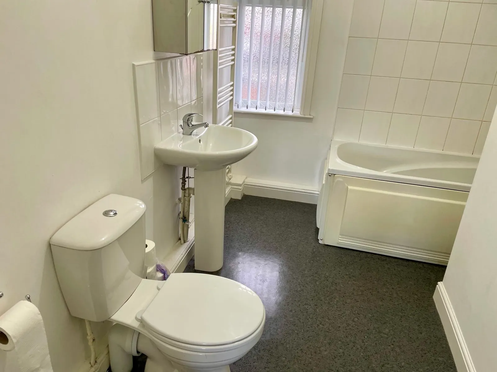 1-bed property to let on Queen Marys Road — photo 8