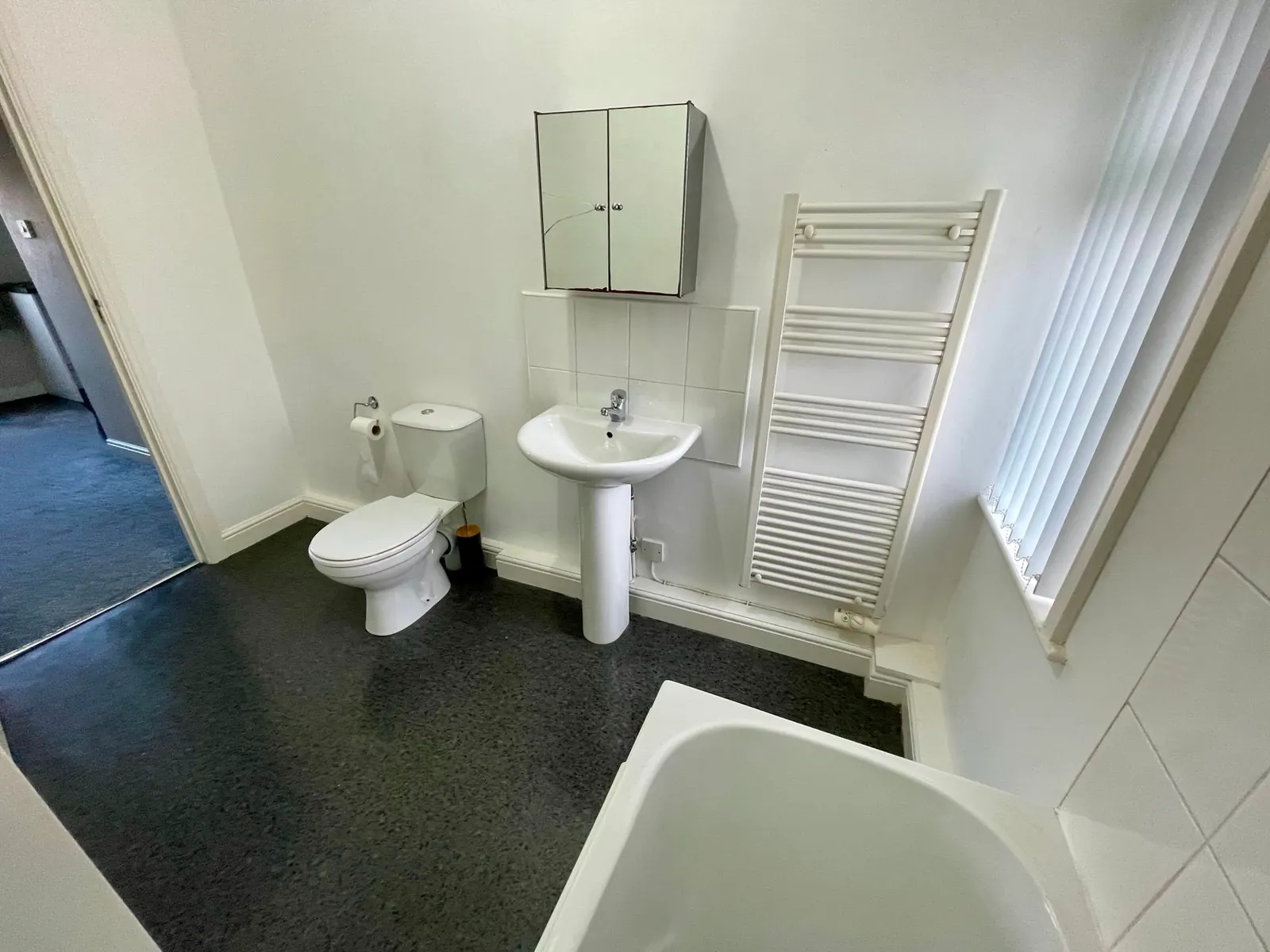 1-bed property to let on Queen Marys Road — photo 9