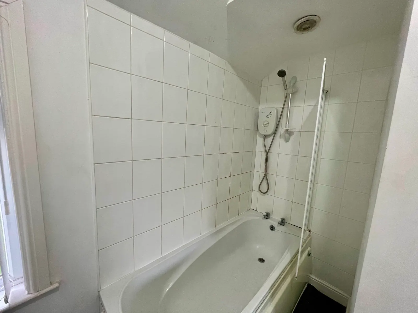 1-bed property to let on Queen Marys Road — photo 10