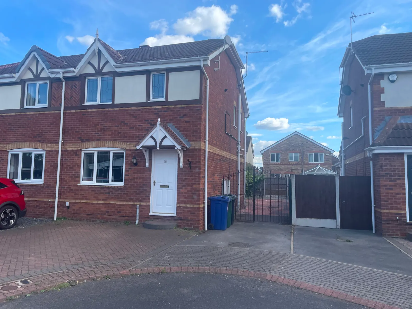 3-bed semi-detached house to let on Granby Court — photo 1