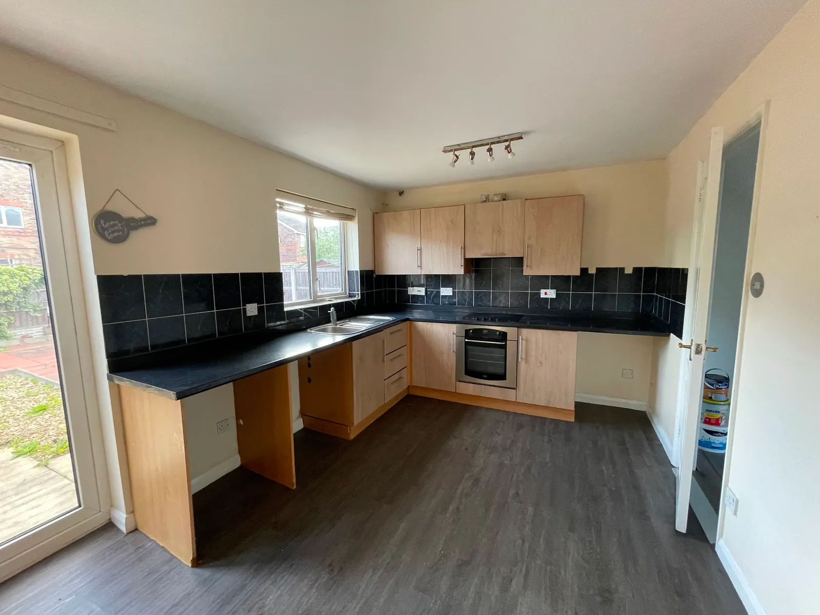 3-bed semi-detached house to let on Granby Court — photo 4
