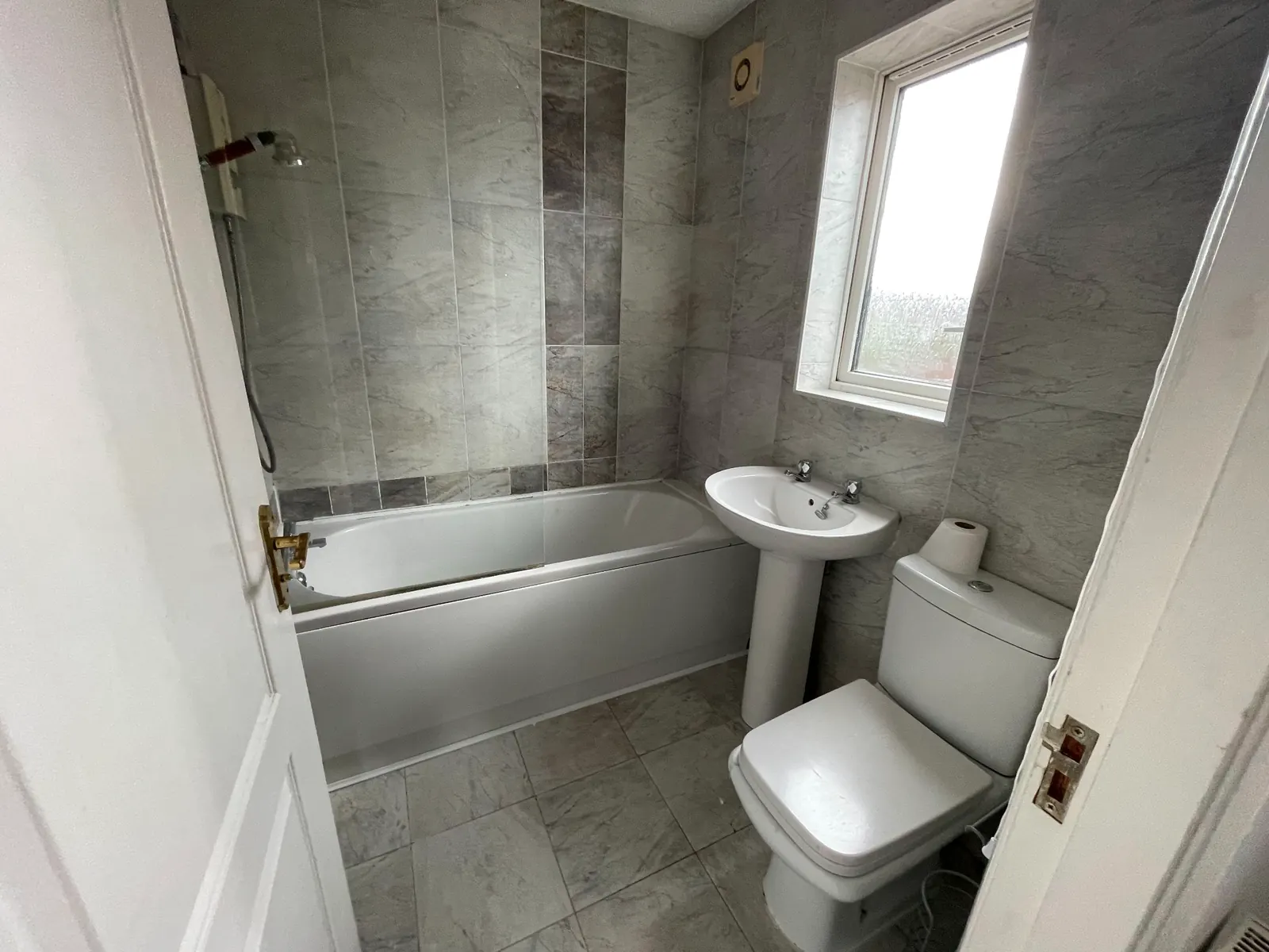 3-bed semi-detached house to let on Granby Court — photo 13
